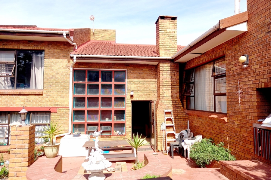 5 Bedroom Property for Sale in Vredenburg Western Cape